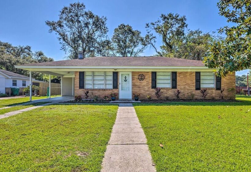 Charming Gulfport Escape: Half Mile To Beach!