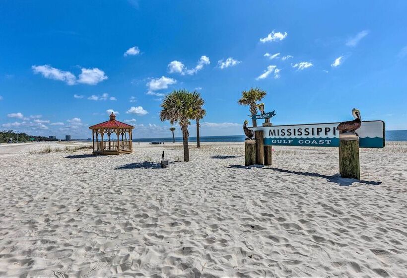 Charming Gulfport Escape: Half Mile To Beach!