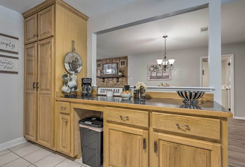 Charming Gulfport Escape: Half Mile To Beach!