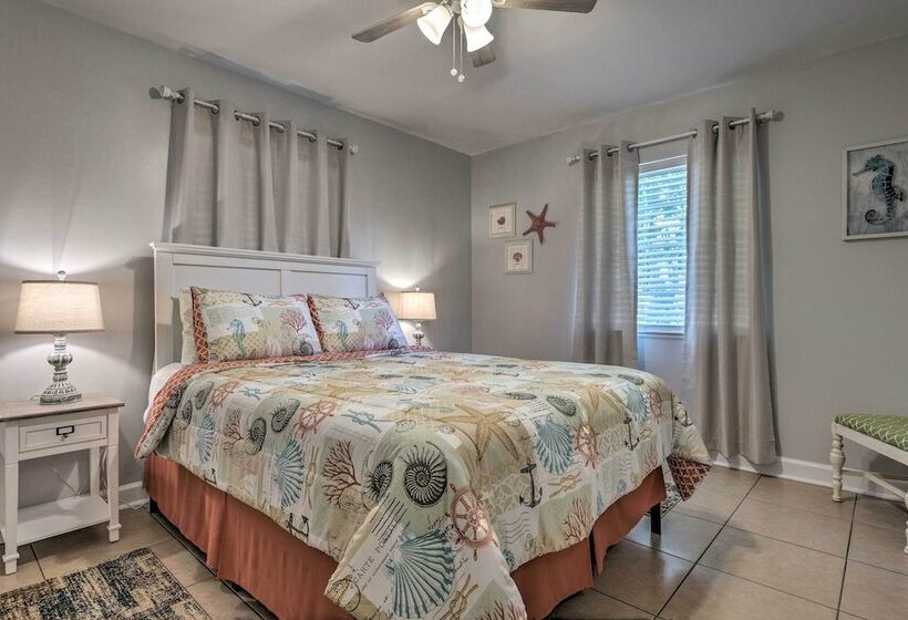 Charming Gulfport Escape: Half Mile To Beach!