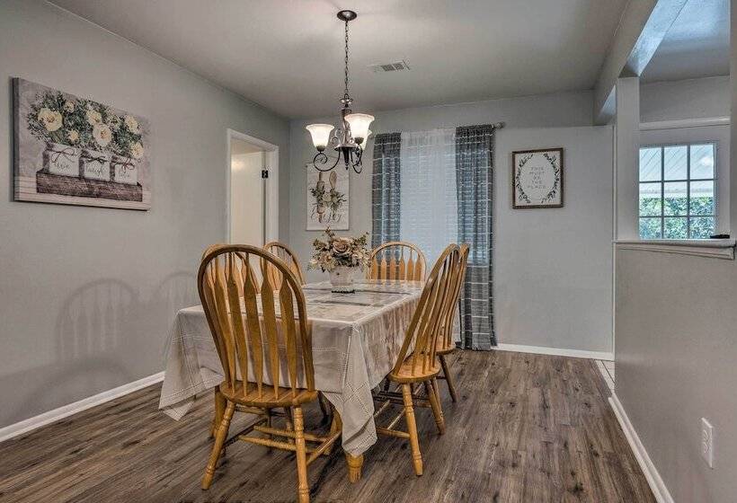 Charming Gulfport Escape: Half Mile To Beach!