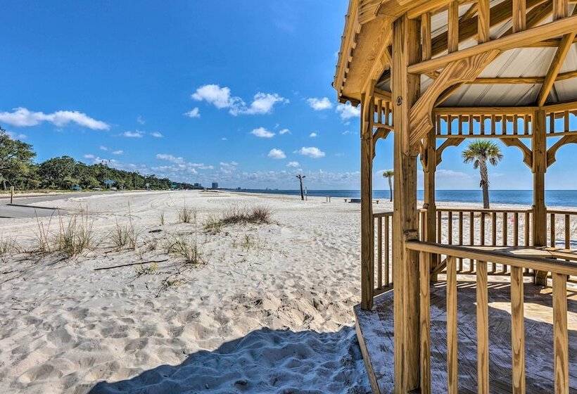 Charming Gulfport Escape: Half Mile To Beach!