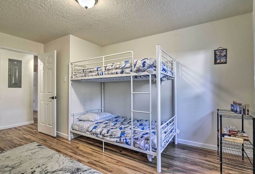 Charming Hillsboro Home W/ Yard, Dogs Welcome