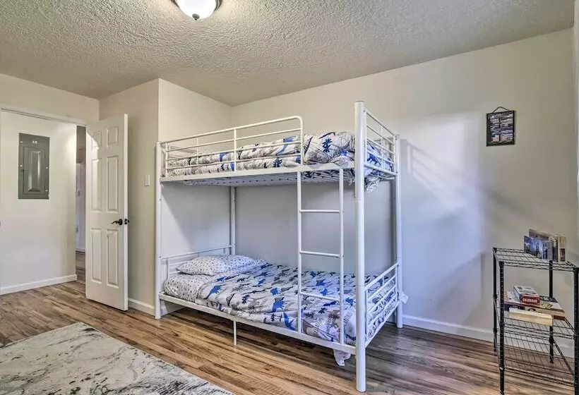 Charming Hillsboro Home W/ Yard, Dogs Welcome