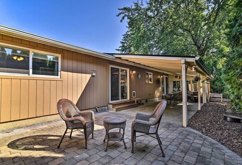 Charming Hillsboro Home W/ Yard, Dogs Welcome