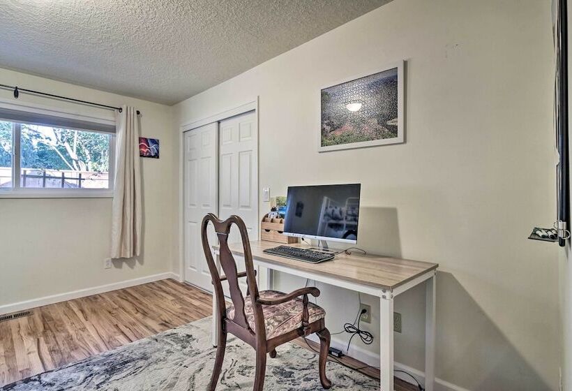 Charming Hillsboro Home W/ Yard, Dogs Welcome