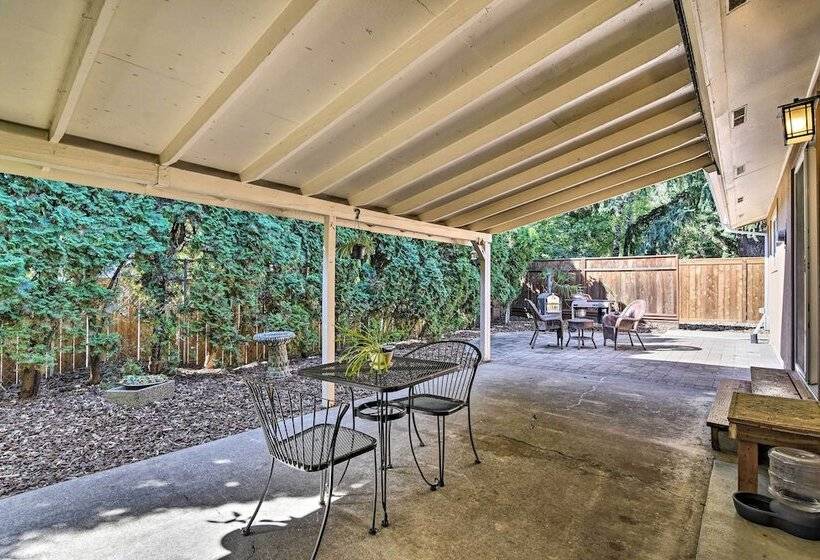 Charming Hillsboro Home W/ Yard, Dogs Welcome