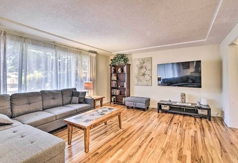 Charming Hillsboro Home W/ Yard, Dogs Welcome