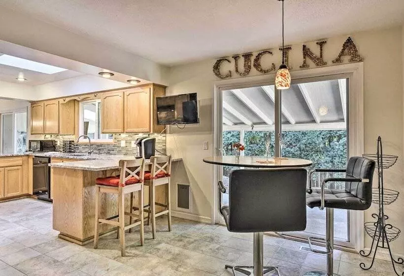 Charming Hillsboro Home W/ Yard, Dogs Welcome