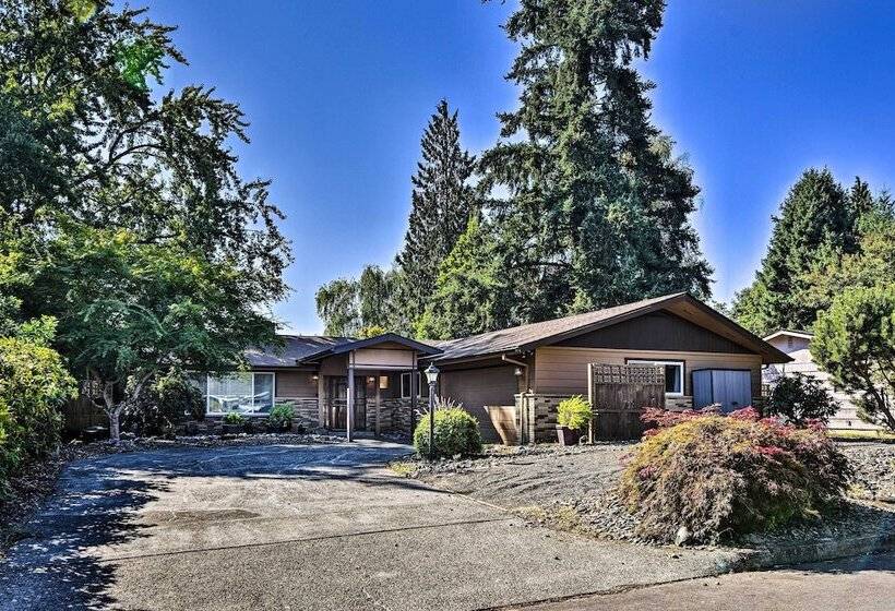 Charming Hillsboro Home W/ Yard, Dogs Welcome