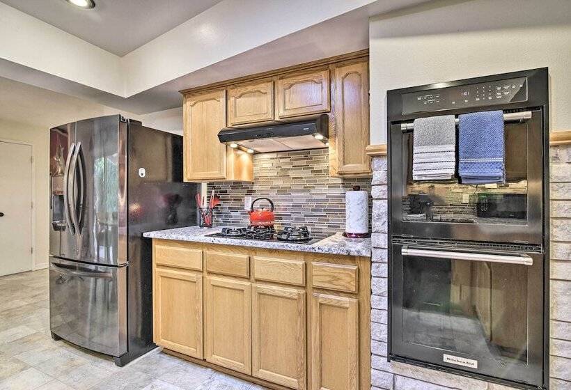 Charming Hillsboro Home W/ Yard, Dogs Welcome