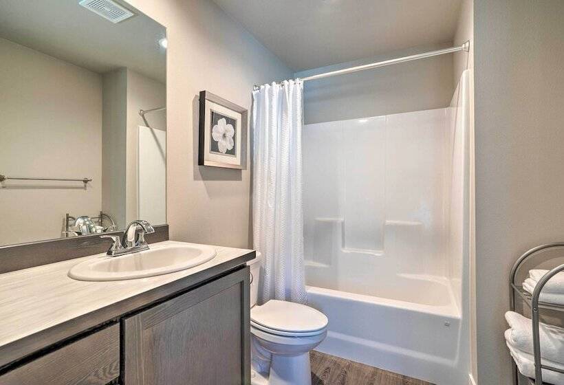 Charming Home W/ Mtn & Columbia River Views!