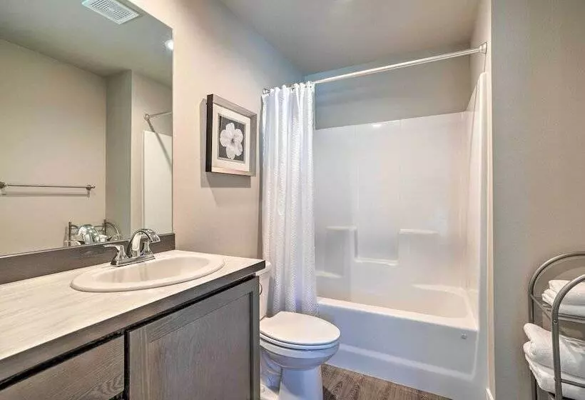 Charming Home W/ Mtn & Columbia River Views!