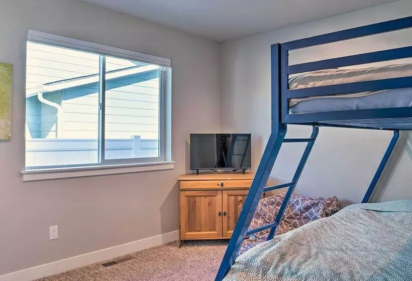 Charming Home W/ Mtn & Columbia River Views!