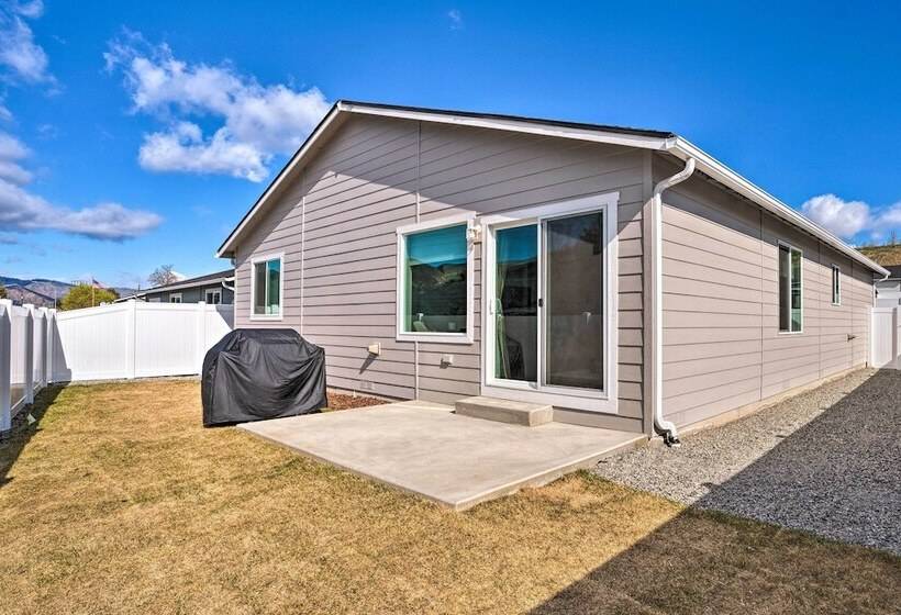 Charming Home W/ Mtn & Columbia River Views!