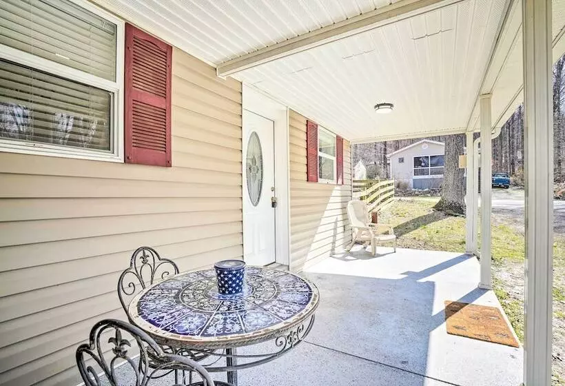 Charming Home With Yard Near Shenandoah River!