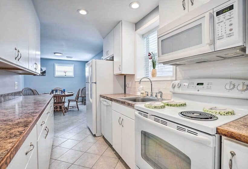 Charming Home With Yard Near Shenandoah River!