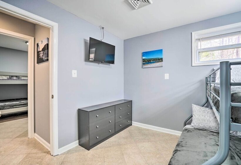 Charming Home With Yard Near Shenandoah River!