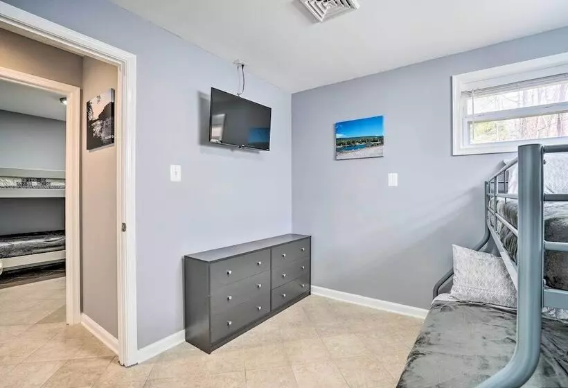 Charming Home With Yard Near Shenandoah River!