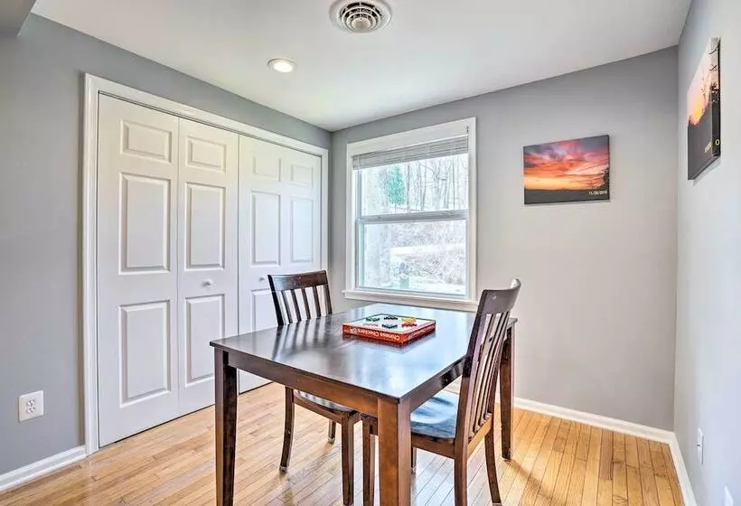 Charming Home With Yard Near Shenandoah River!