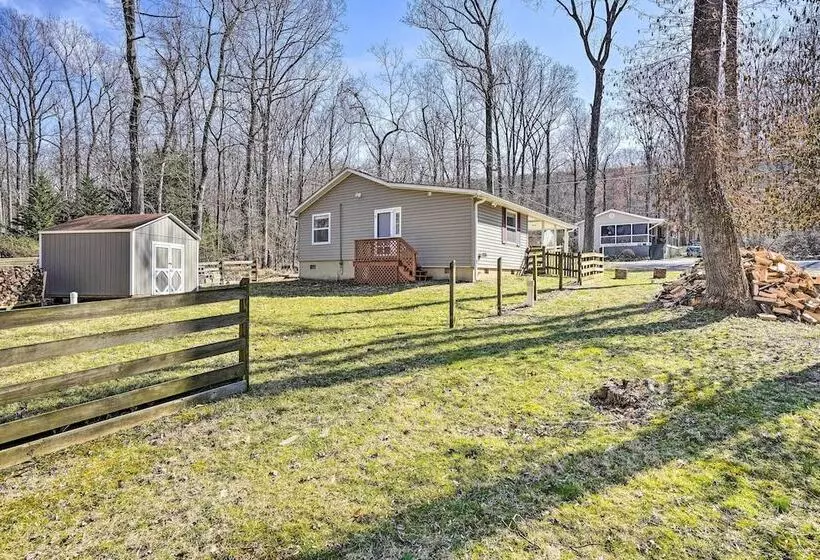 Charming Home With Yard Near Shenandoah River!