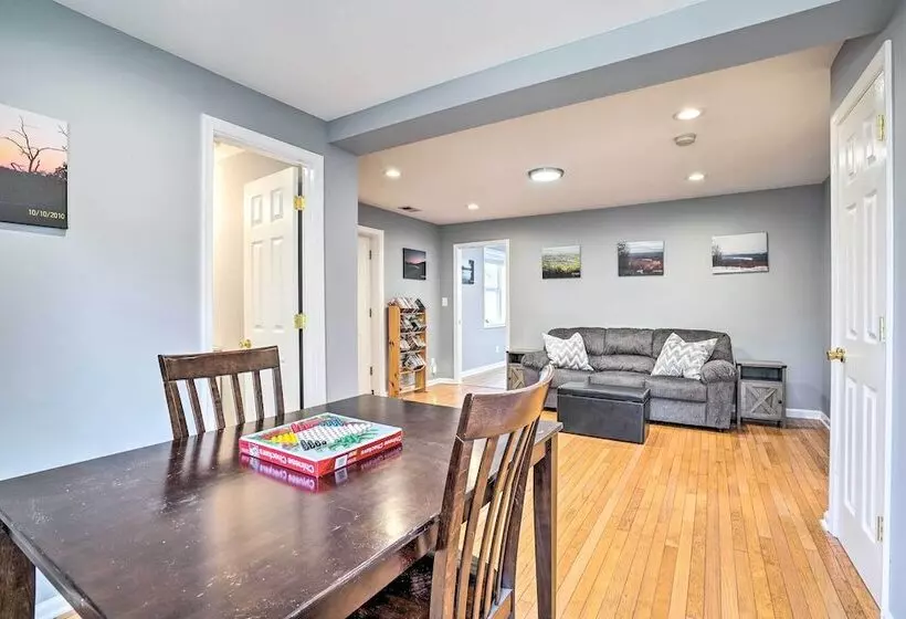 Charming Home With Yard Near Shenandoah River!