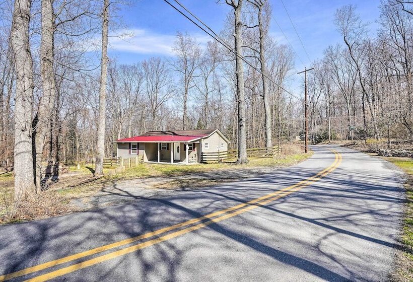 Charming Home With Yard Near Shenandoah River!