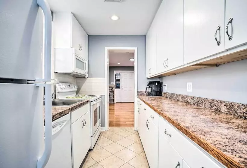 Charming Home With Yard Near Shenandoah River!