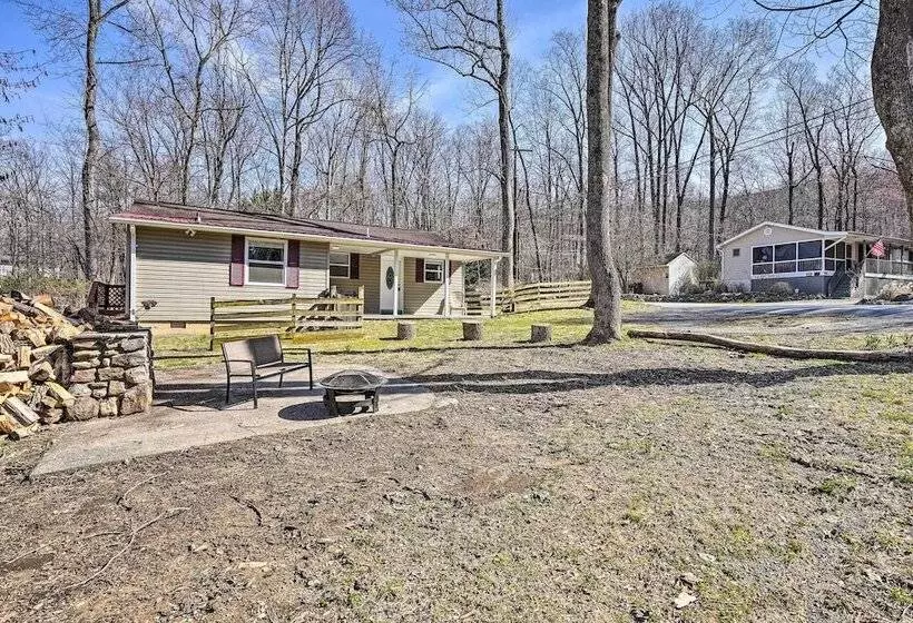 Charming Home With Yard Near Shenandoah River!