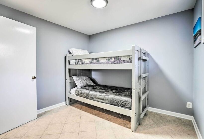 Charming Home With Yard Near Shenandoah River!