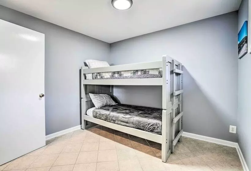 Charming Home With Yard Near Shenandoah River!