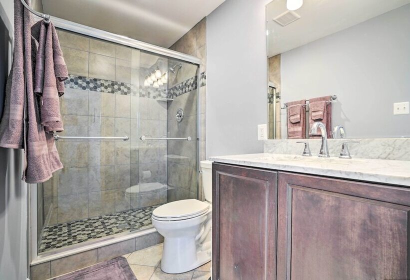 Charming Home With Yard Near Shenandoah River!