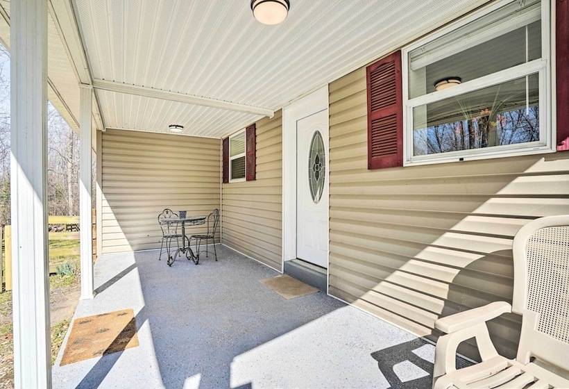 Charming Home With Yard Near Shenandoah River!