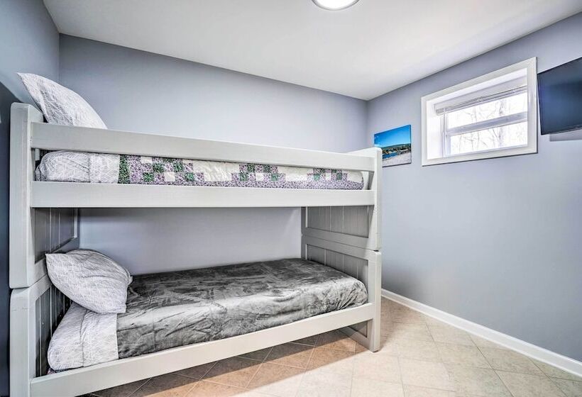 Charming Home With Yard Near Shenandoah River!