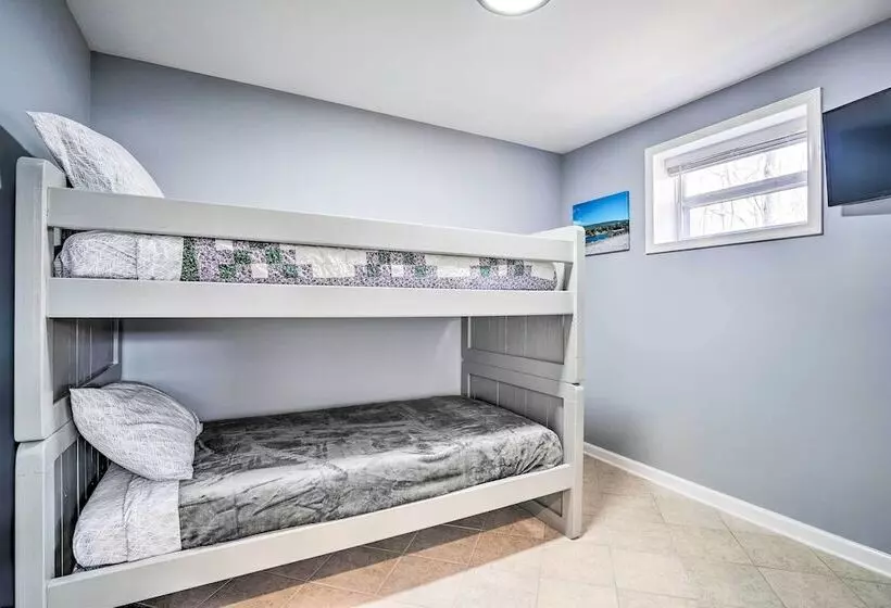 Charming Home With Yard Near Shenandoah River!