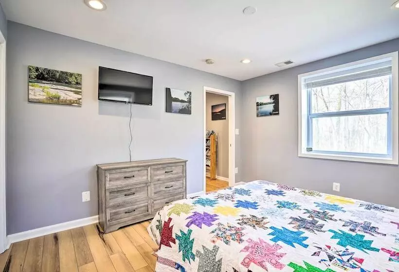 Charming Home With Yard Near Shenandoah River!