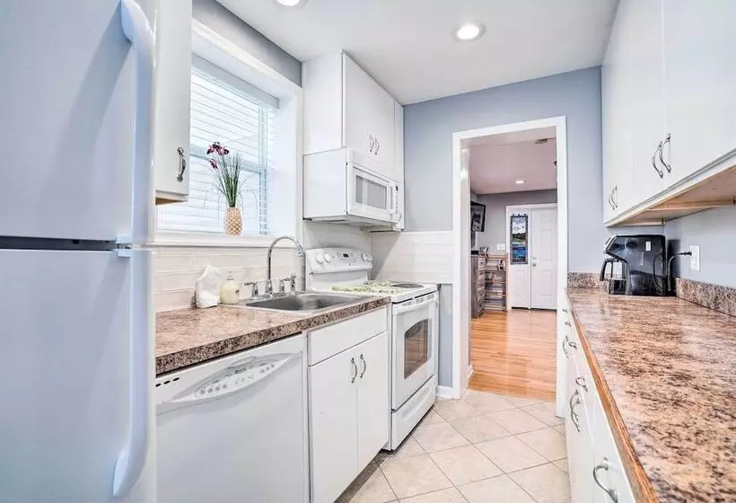 Charming Home With Yard Near Shenandoah River!