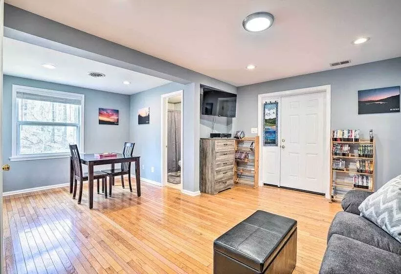 Charming Home With Yard Near Shenandoah River!