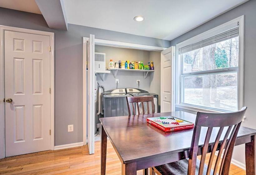 Charming Home With Yard Near Shenandoah River!