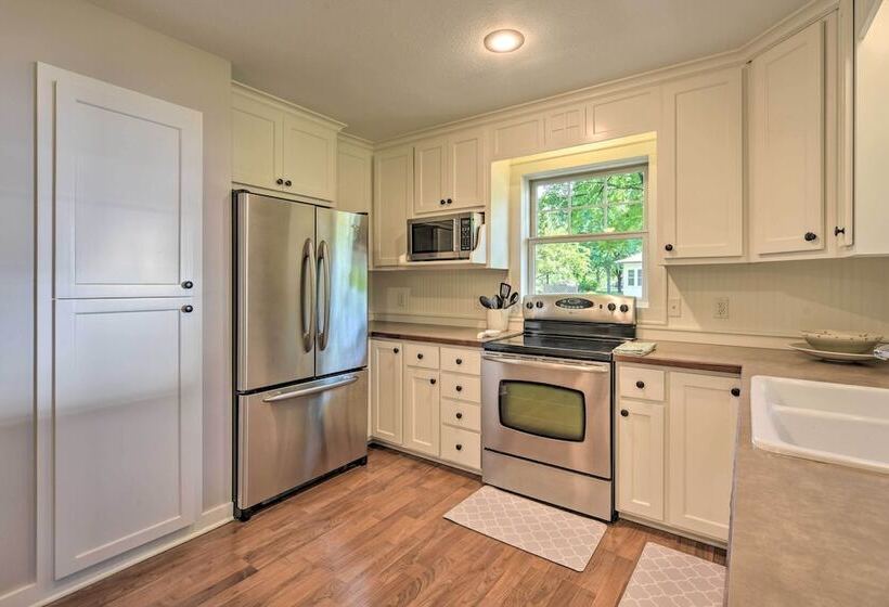 Charming Taylors Falls Home W/ Deck, Fire Pit