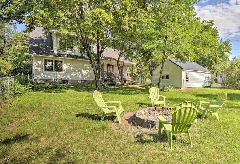 Charming Taylors Falls Home W/ Deck, Fire Pit