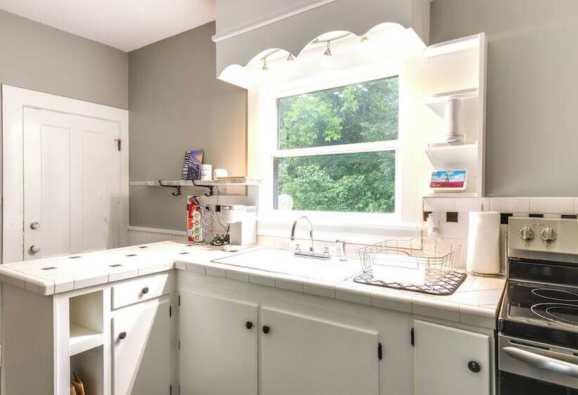 Chester Home ~ 12 Mi To Magic Mountain Ski Area