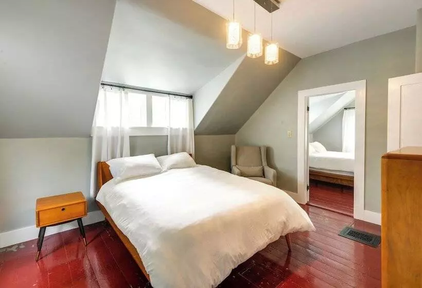 Chester Home ~ 12 Mi To Magic Mountain Ski Area