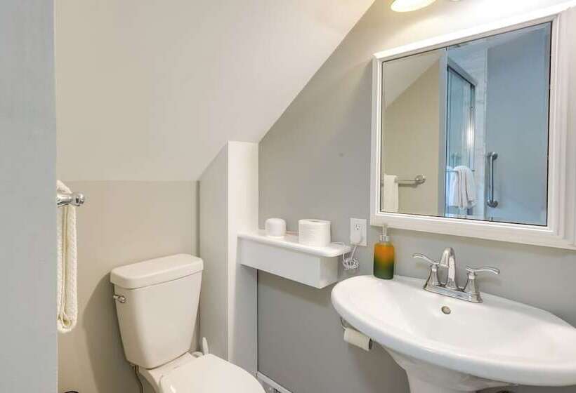 Chester Home ~ 12 Mi To Magic Mountain Ski Area