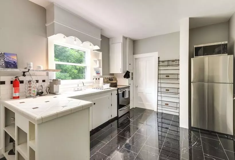 Chester Home ~ 12 Mi To Magic Mountain Ski Area