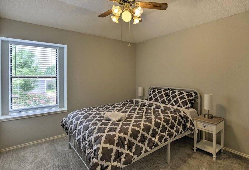 Convenient Allen Retreat, 2 Mi To Downtown!