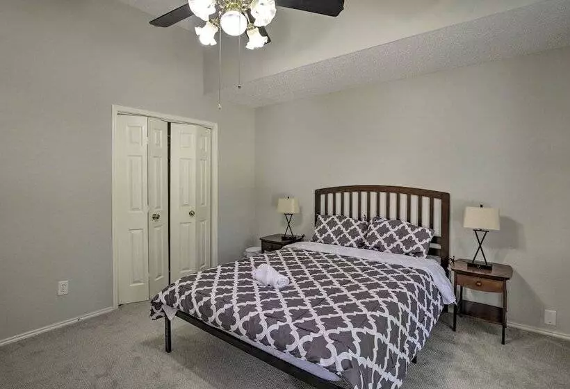 Convenient Allen Retreat, 2 Mi To Downtown!