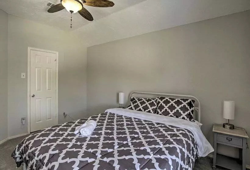 Convenient Allen Retreat, 2 Mi To Downtown!