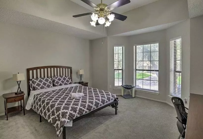 Convenient Allen Retreat, 2 Mi To Downtown!
