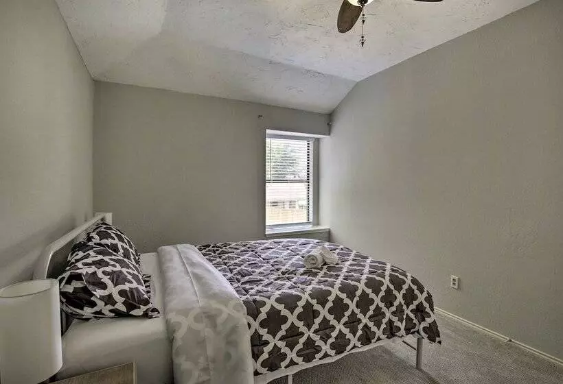 Convenient Allen Retreat, 2 Mi To Downtown!